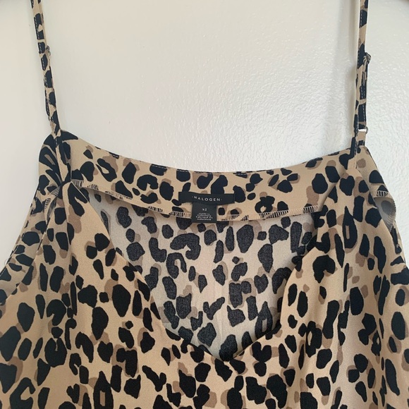 *NWT* Leopard print Halogen tank with scalloped neckline - Picture 2 of 5
